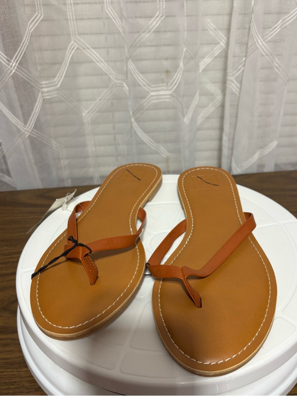 GAP Size 8 Cognac flip flop style sandal. NWT